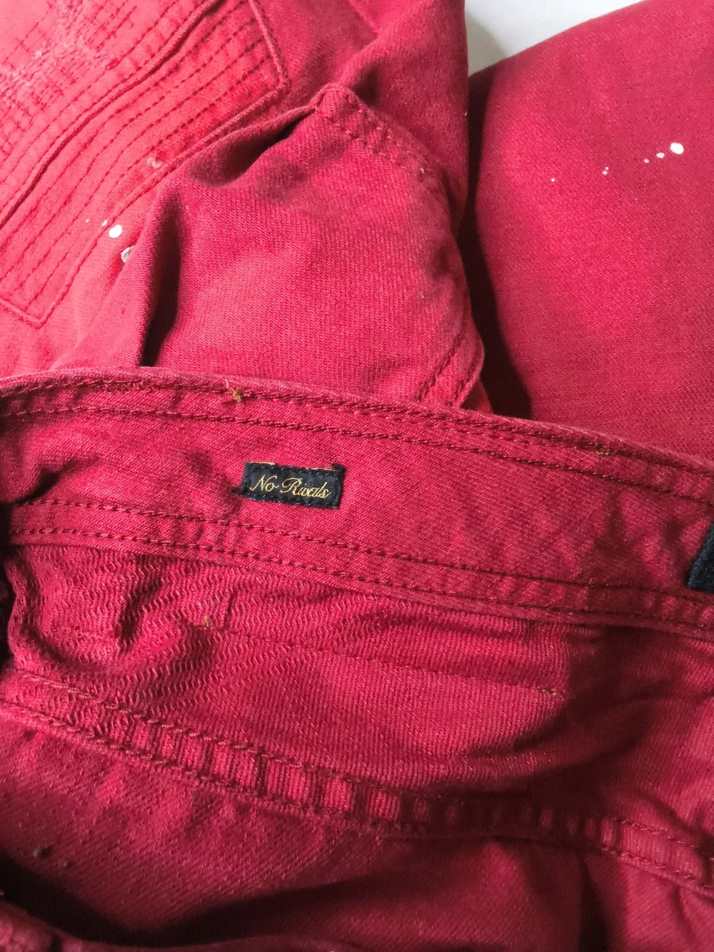 Akoo bold red
